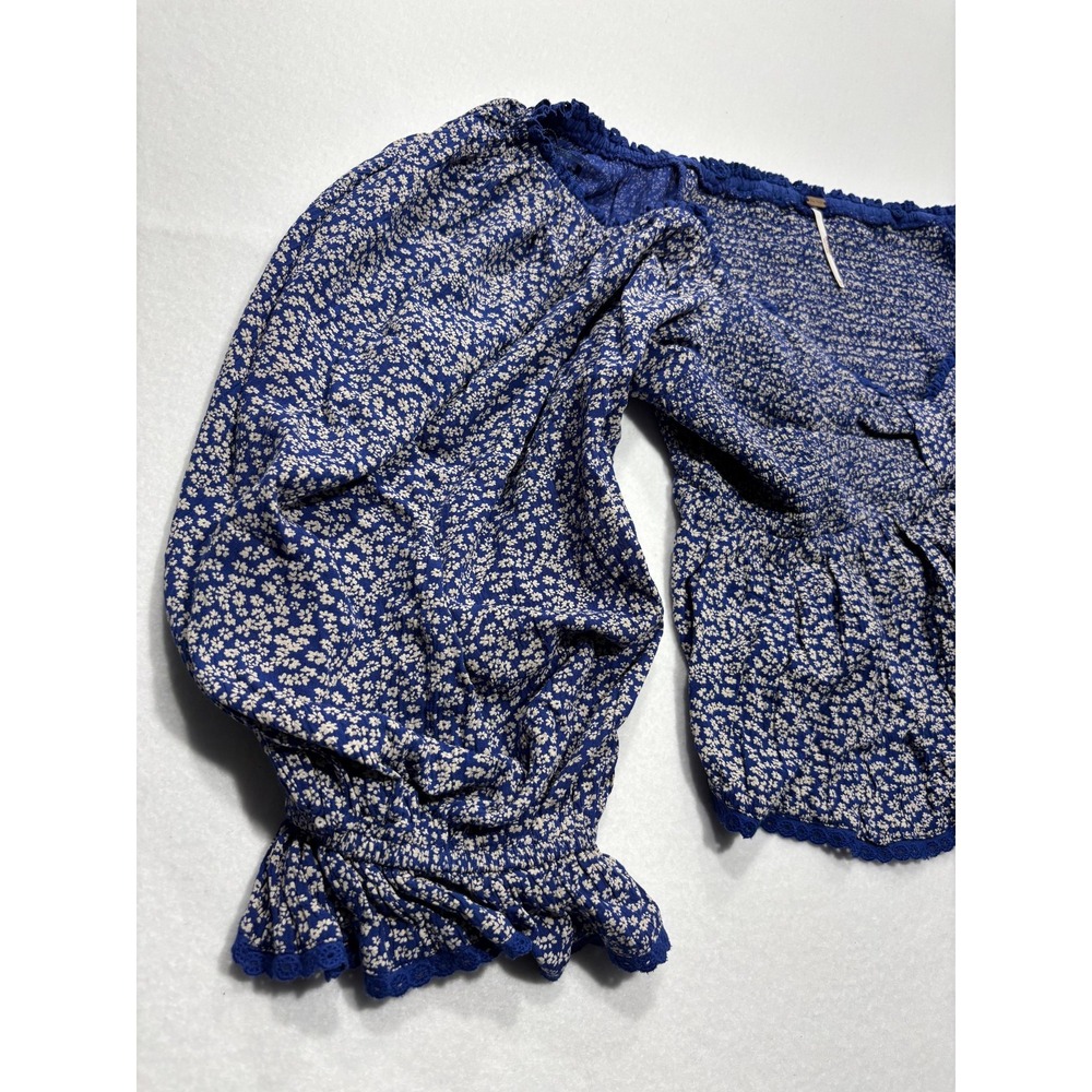 Free People Blouse Womens Large Blue Floral Off Shoulder Smocked Crop Top Boho - Picture 9 of 14
